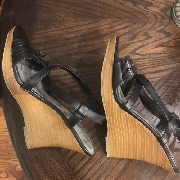 Banana republic black wedge - Picture 4 of 8